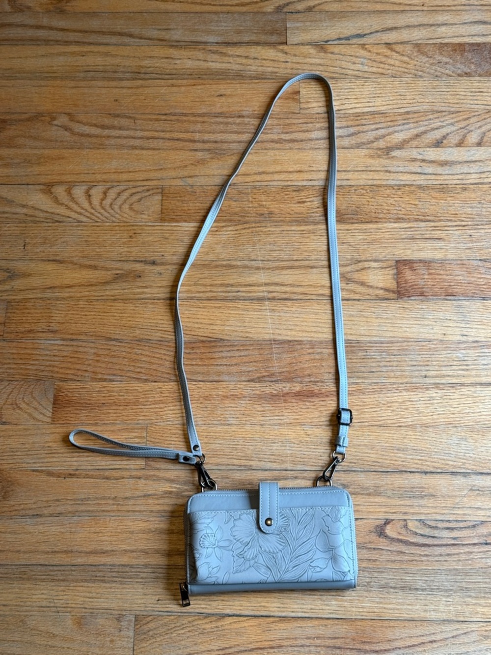 The Sak Smartphone Gray Floral Crossbody Wallet Purse